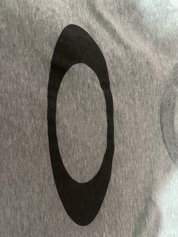 OAKLEY SHIRT LIKE NEW (Category: Tshirts & Polo Shirts ) located in Abucay. Submitted by selftaught (Listing ID 1470446802, Image 2). Description: m fits large to slim xl.