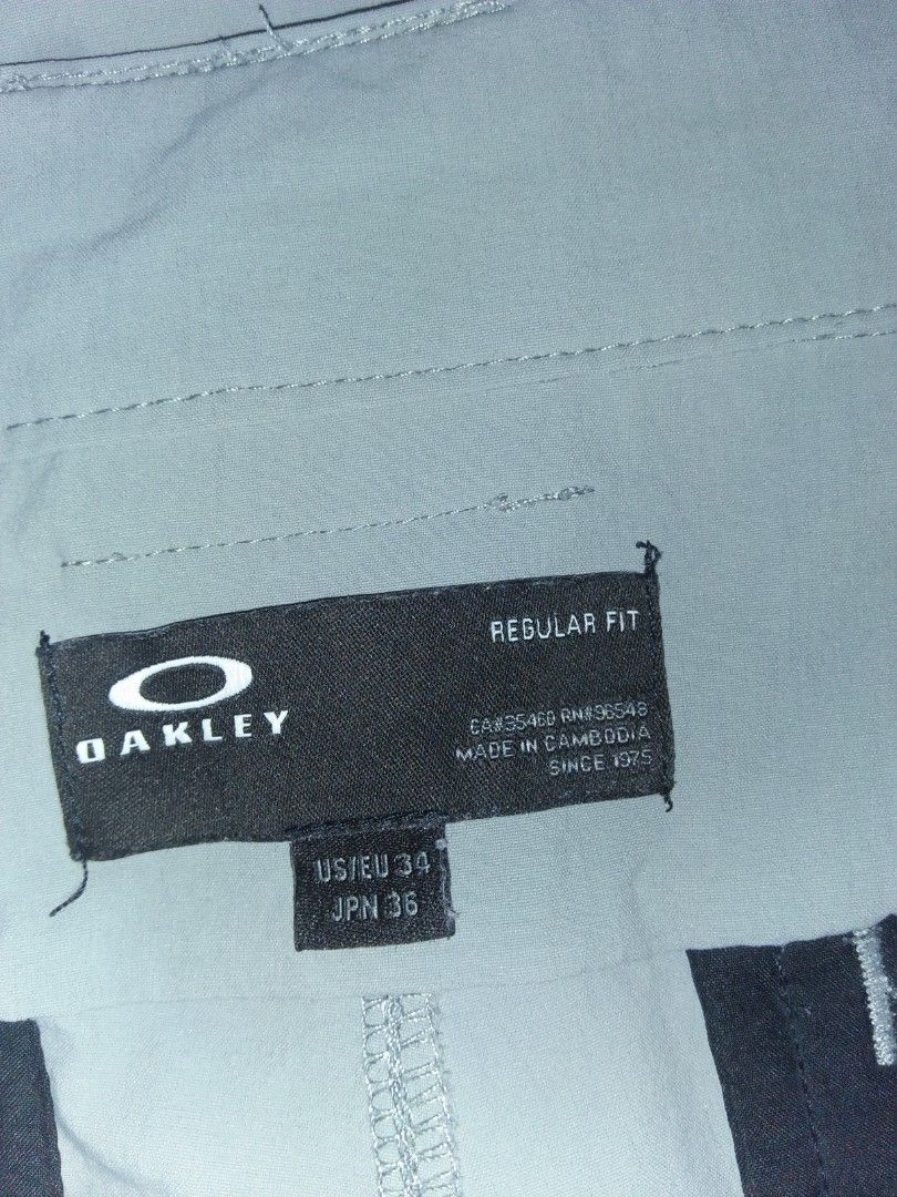 OAKLEY WALK SHORT (Category: Shorts) located in Cebu City. Submitted by imbapicker (Listing ID 1470480352, Image 3). Description: OAKLEY WALK SHORT WAISTLINE 35 TO 36" LENGTH 20.5" EXCELLENT CONDITION ISSUE COLOR TRANSFER (SEE LAST PIC) PERO DI NMN HALATA 650 +SHIPP DM IF INTERESTED 📩 LOCATION LAPU-LAPU CITY.