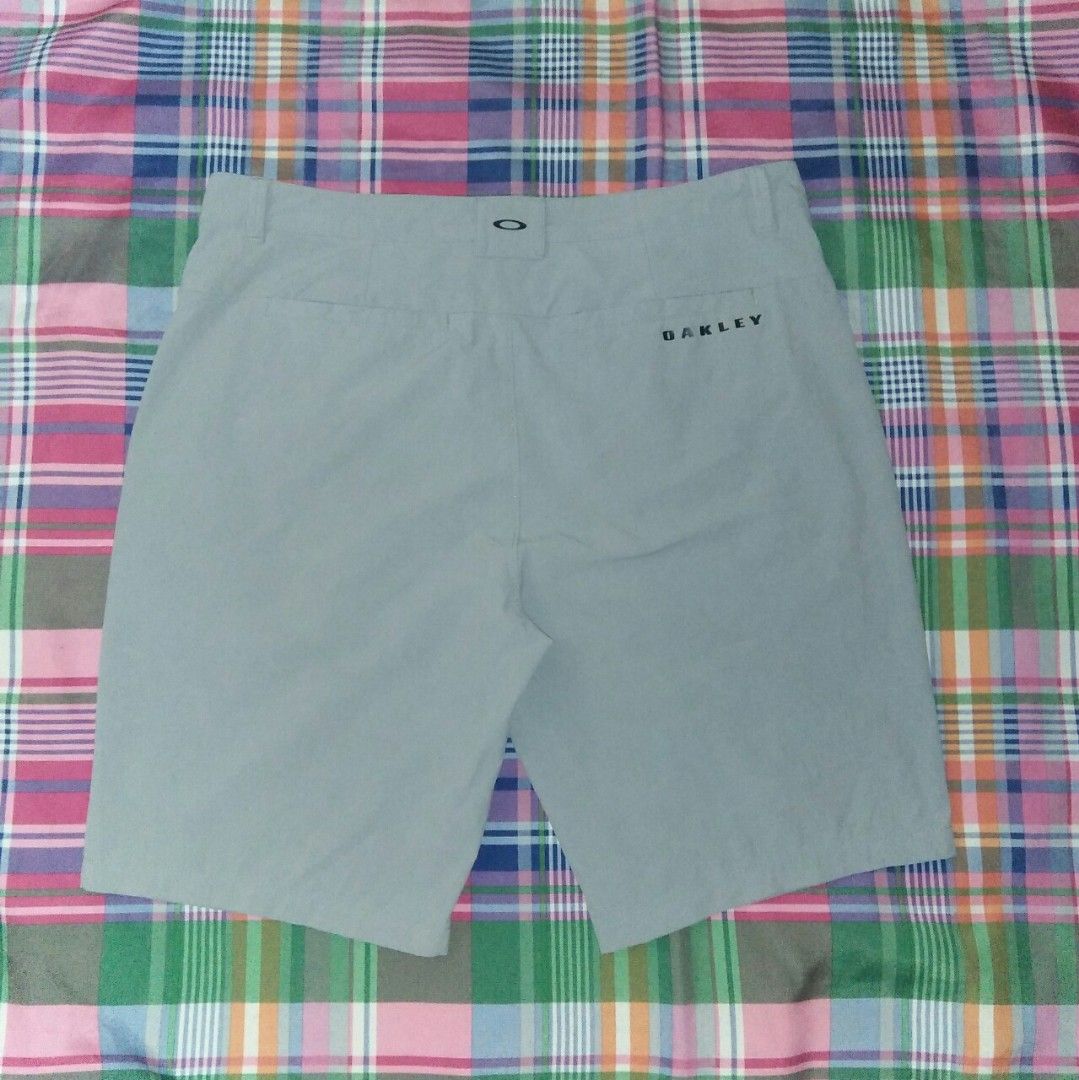 OAKLEY WALK SHORT (Category: Shorts) located in Cebu City. Submitted by imbapicker (Listing ID 1470480352, Image 2). Description: OAKLEY WALK SHORT WAISTLINE 35 TO 36" LENGTH 20.5" EXCELLENT CONDITION ISSUE COLOR TRANSFER (SEE LAST PIC) PERO DI NMN HALATA 650 +SHIPP DM IF INTERESTED 📩 LOCATION LAPU-LAPU CITY.