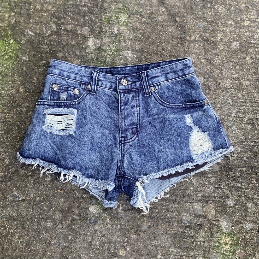 off chrome hearts sexy short (Category: Shorts) located in Tabaco. Submitted by bayhust (Listing ID 1470389661, Image 2). Description: size 26 excellent 10/10 color rate missing tags - Style: High-waisted denim shorts - Color/Wash: Blue acid wash - Details: Distressed rip details, pocket studs, and raw frayed hem - Closure: Button fly with belt loops - Fit: Short and breathable, ideal for warm weather.