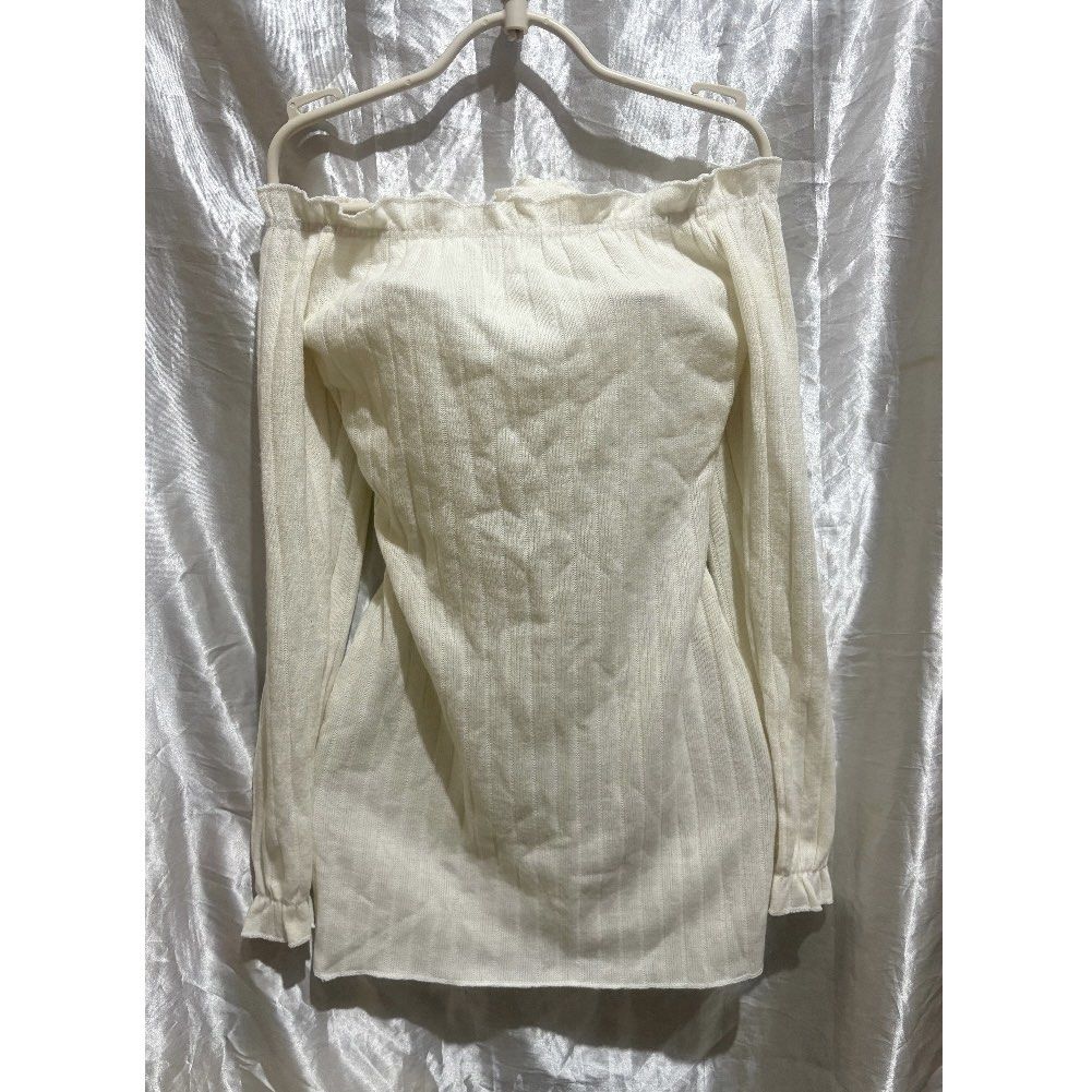 Off White off-shoulder ribbed long sleeve dress (Category: Longsleeves) located in Quezon City. Submitted by hpgrl (Listing ID 1470517150, Image 1). Description: off white stretchy fits xs-small length 61 cm sleeve 54 cm.