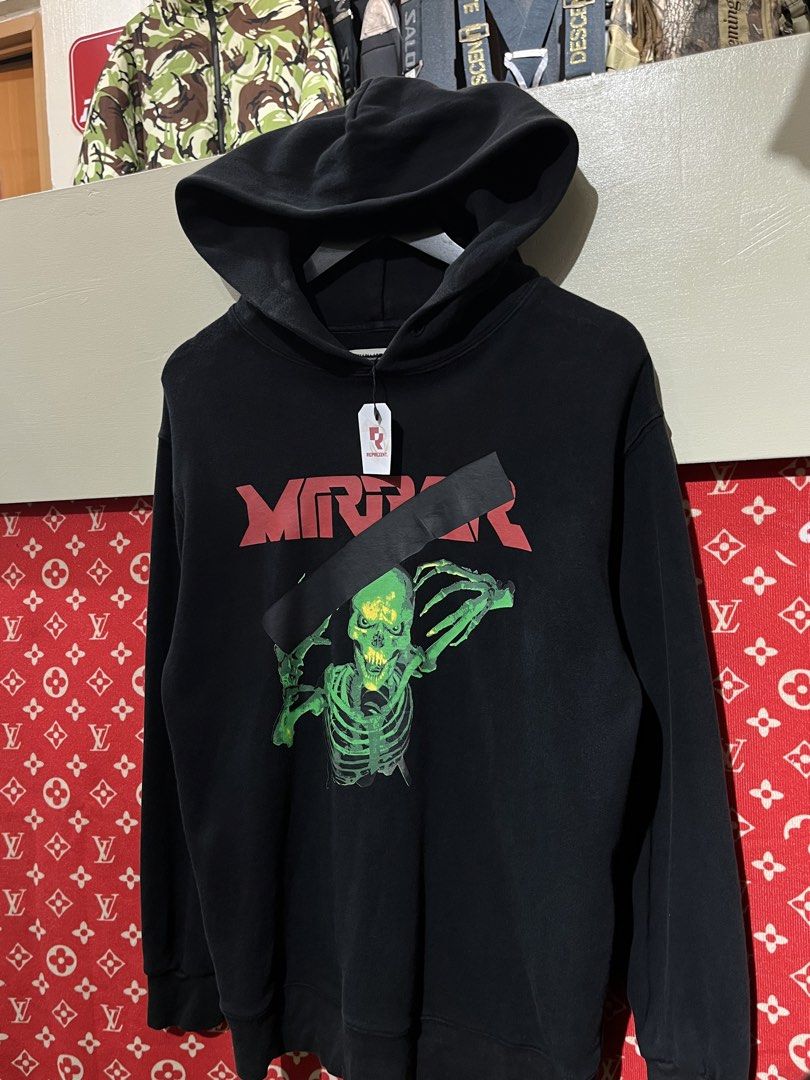 Off-White c/o Virgil Abloh Mirror Skull Hoody (Category: Coats, Jackets and Outerwear) located in Lucban. Submitted by rep.rznt (Listing ID 1470515762, Image 1). Description: Dimes: 21 width, 27.5 length.