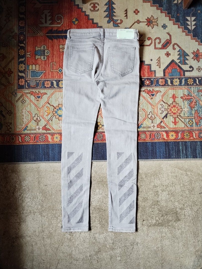 Off-White Women Jeans (Category: Luxury Apparel) located in Taytay. Submitted by the_vtg_pop-up (Listing ID 1470397311, Image 2). Description: authentic.
