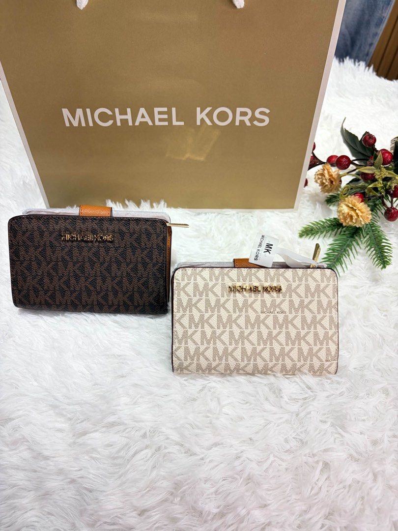 OG Wallet and Bags 🇨🇦 (Category: Luxury Bags & Wallets) located in Manila. Submitted by marishein.collection (Listing ID 1470479419, Image 1). Description: Brande new OG wallets and bags. Message me for prices.