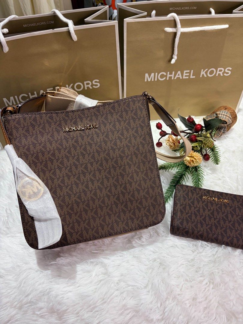 OG Wallet and Bags 🇨🇦 (Category: Luxury Bags & Wallets) located in Manila. Submitted by marishein.collection (Listing ID 1470479419, Image 3). Description: Brande new OG wallets and bags. Message me for prices.