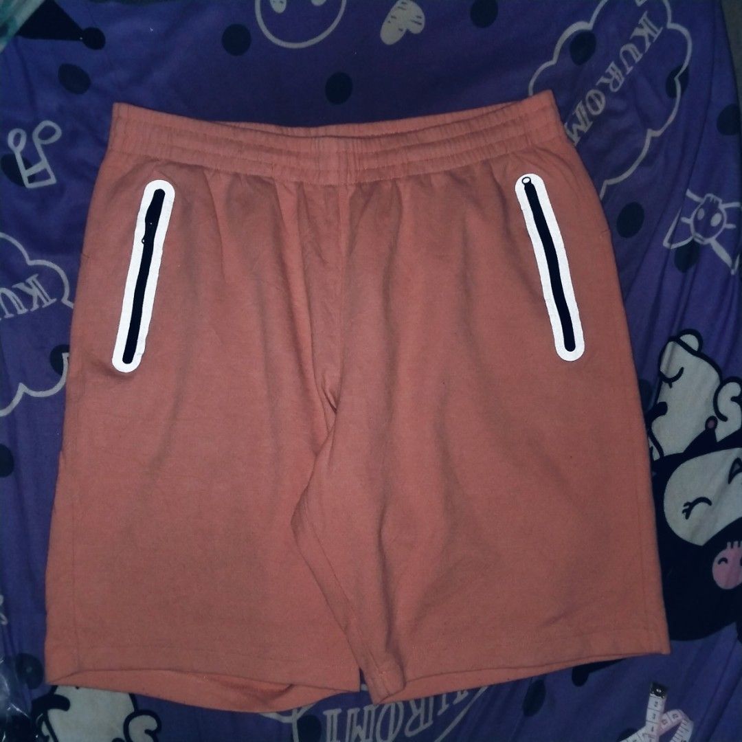 Old Navy Active Dynamic Fleece Shorts Orange Medium (Category: Shorts) located in Quezon City. Submitted by quyss (Listing ID 1470447156, Image 1). Description: - Brand: Old Navy Active - Color: Coral Orange - Size: Medium - Material: Super soft dynamic fleece fabric - Pockets: Two zippered side pockets with reflective trim - Waistband: Elastic waistband for a comfortable, easy fit - Origin: Made in Vietnam - Condition: Great for workouts, runnin