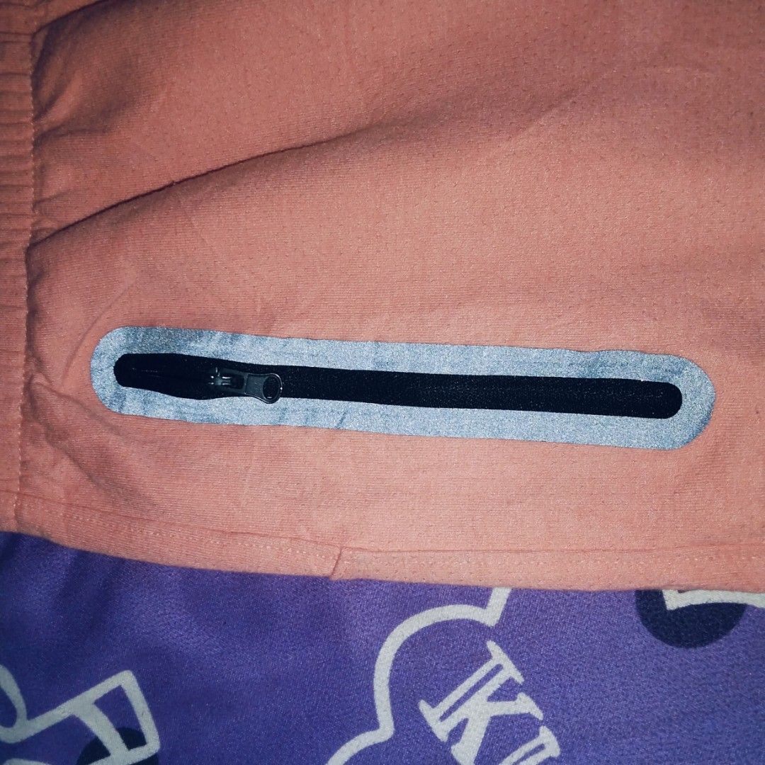 Old Navy Active Dynamic Fleece Shorts Orange Medium (Category: Shorts) located in Quezon City. Submitted by quyss (Listing ID 1470447156, Image 3). Description: - Brand: Old Navy Active - Color: Coral Orange - Size: Medium - Material: Super soft dynamic fleece fabric - Pockets: Two zippered side pockets with reflective trim - Waistband: Elastic waistband for a comfortable, easy fit - Origin: Made in Vietnam - Condition: Great for workouts, runnin