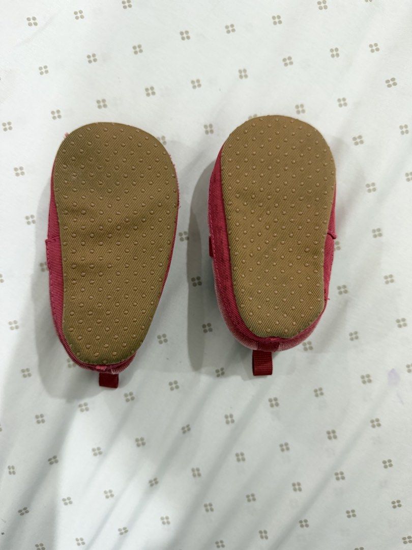 Old Navy Baby Flats 12-18M (Category: Babies & Kids Fashion) located in Manila. Submitted by diane.preloved0328 (Listing ID 1470443048, Image 3). Description: Pink Ballet Flats 12-18M .