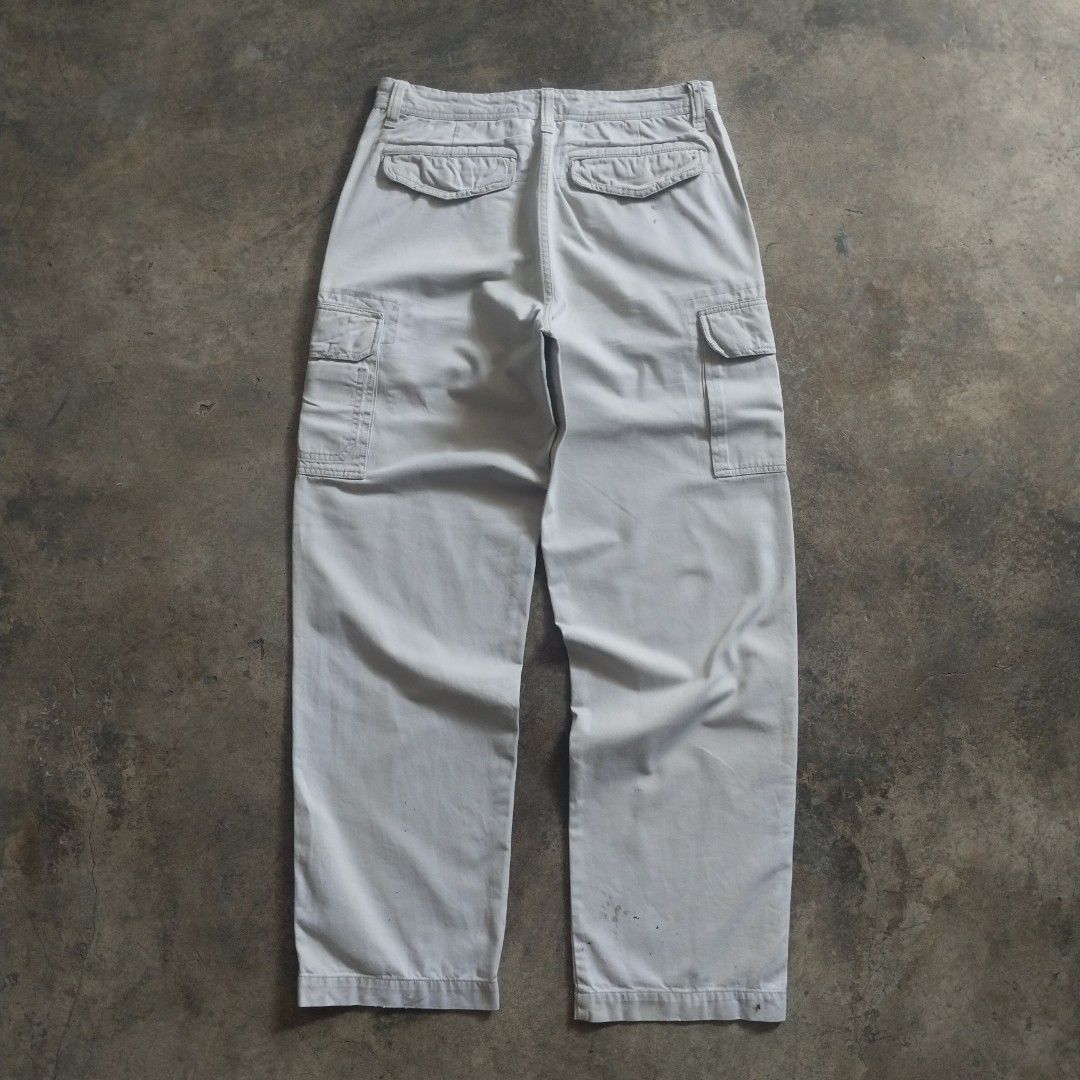 old navy beige cargo pants (Category: Trousers) located in Bulacan. Submitted by hustleoverluckphv2 (Listing ID 1470497169, Image 2). Description: old navy beige cargo pants 32 x 34 on tag Measurements Waist - 34" Length - 43" Hem - 9" Thigh - 12" Inseam -32" Issue: stains Claim - 299.