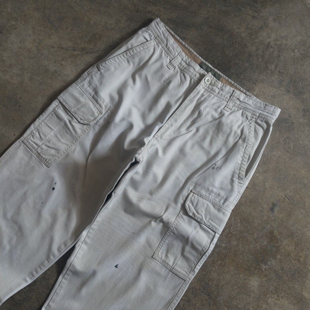 old navy beige cargo pants (Category: Trousers) located in Bulacan. Submitted by hustleoverluckphv2 (Listing ID 1470497169, Image 3). Description: old navy beige cargo pants 32 x 34 on tag Measurements Waist - 34" Length - 43" Hem - 9" Thigh - 12" Inseam -32" Issue: stains Claim - 299.