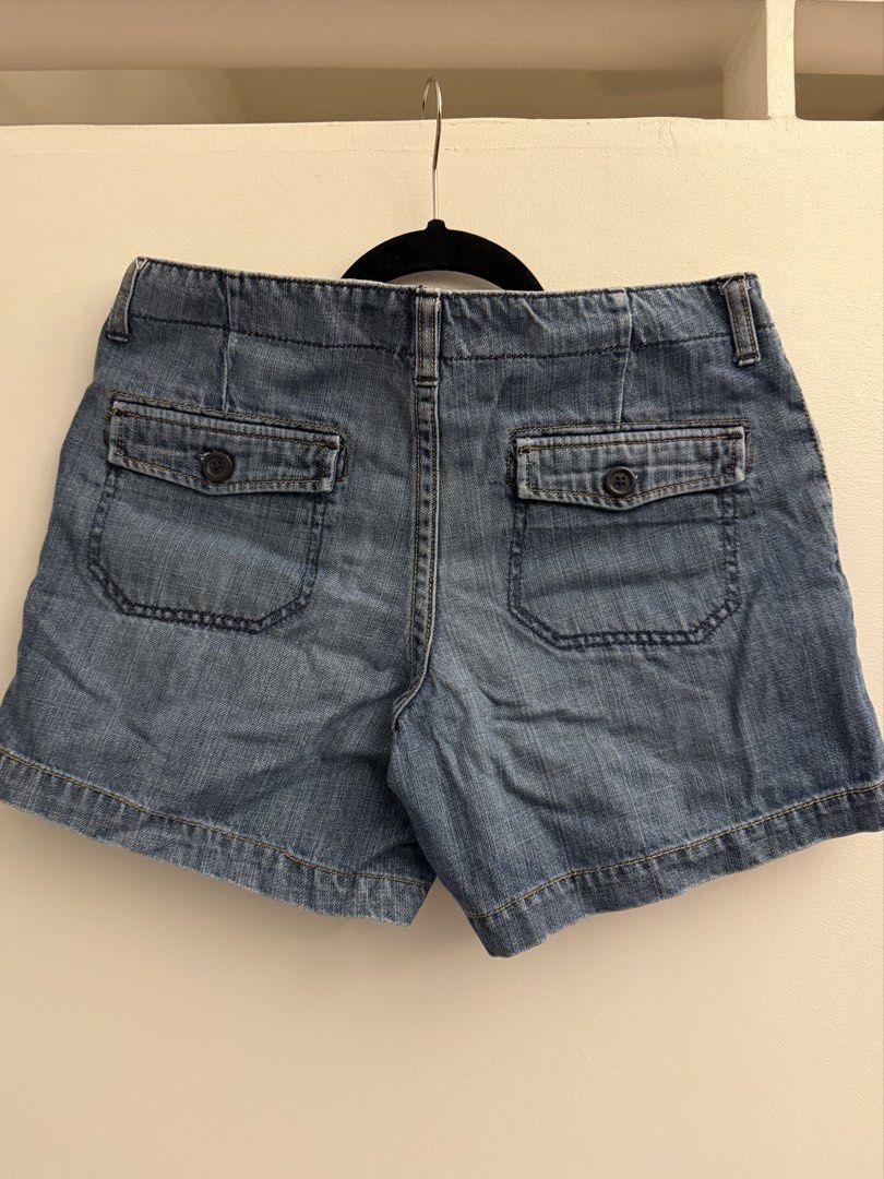 OLD NAVY Denim Shorts Medium (Category: Shorts) located in Manila. Submitted by closetclearout.mnl (Listing ID 1470403958, Image 3). Description: medium .