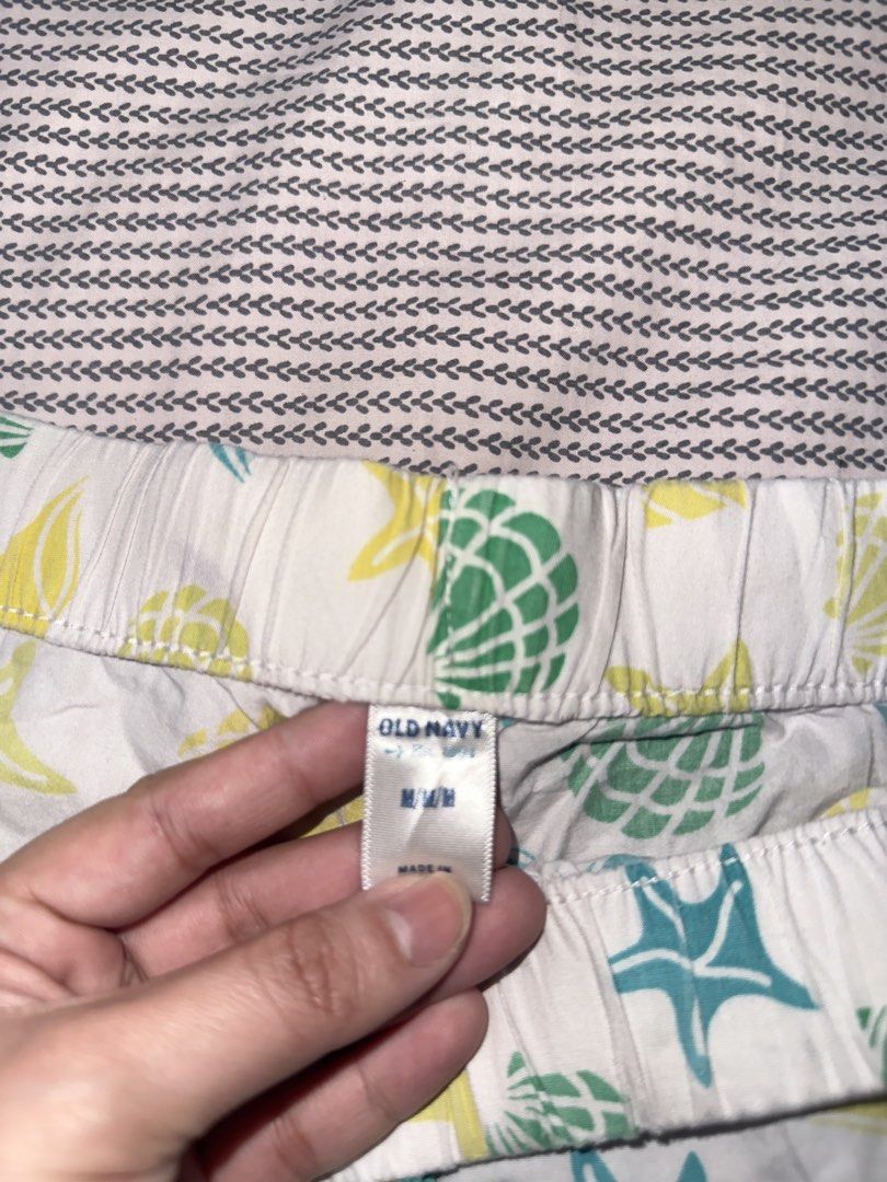 Old Navy Shell Pattern Drawstring Shorts Size M (Category: Shorts) located in Santa Ana. Submitted by fatikilla (Listing ID 1470464630, Image 2). Description: - Design: Colorful all-over shell and starfish print on white - Features: Super lightweight, comfortable, elastic waistband with green drawstring - Perfect for: Summer days, lounging, or sleeping in.