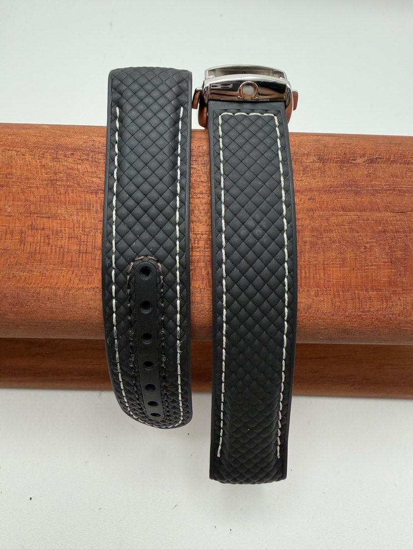 Omega Seamaster Rubber Strap with Deployant Clasp 19mm (Category: Luxury Watches) located in Manila. Submitted by rj_authenticwatchesandmore (Listing ID 1470402644, Image 1). Description: Excellent condition Bnew SRP 55,000 Omega Seamaster rubber strap Reference CVZ009738 19mm lug width Omega deployant clasp Manila area.
