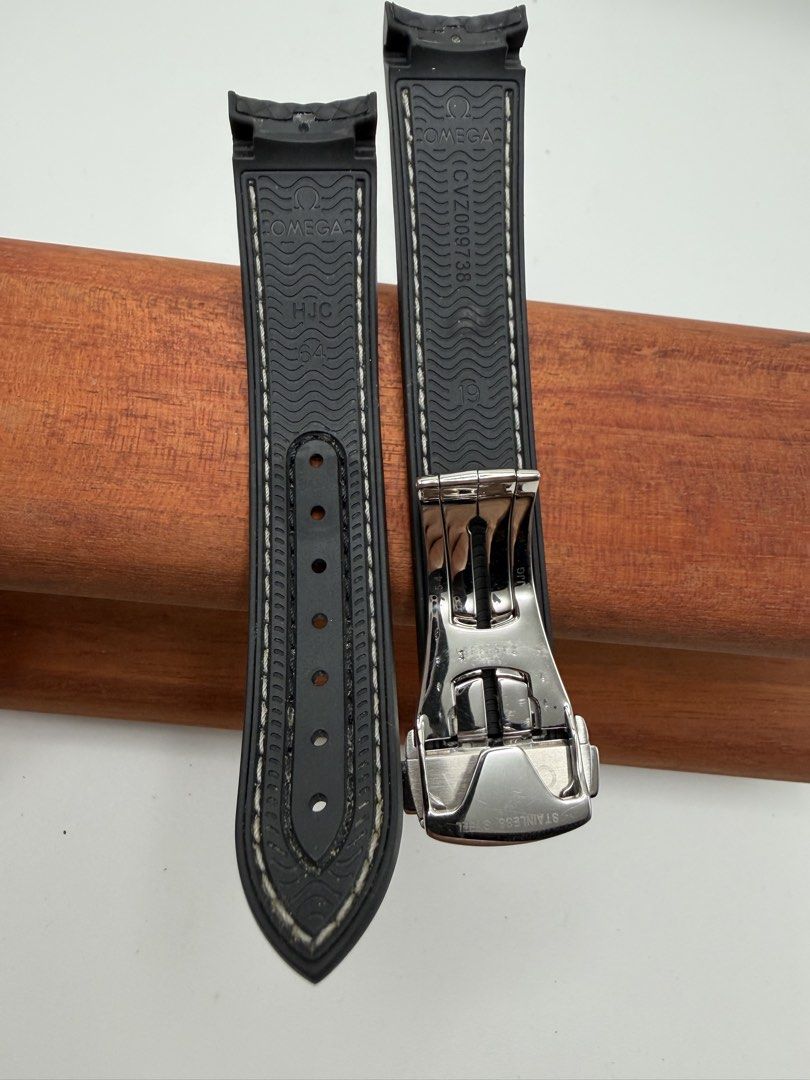 Omega Seamaster Rubber Strap with Deployant Clasp 19mm (Category: Luxury Watches) located in Manila. Submitted by rj_authenticwatchesandmore (Listing ID 1470402644, Image 3). Description: Excellent condition Bnew SRP 55,000 Omega Seamaster rubber strap Reference CVZ009738 19mm lug width Omega deployant clasp Manila area.
