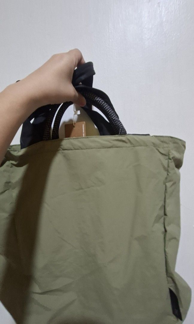 On Cloud Tote Pack 25L (Category: Everything Else Others) located in Manila. Submitted by trizshop (Listing ID 1470462894, Image 3). Description: On cloud Tote Pack 25L Olive Green.