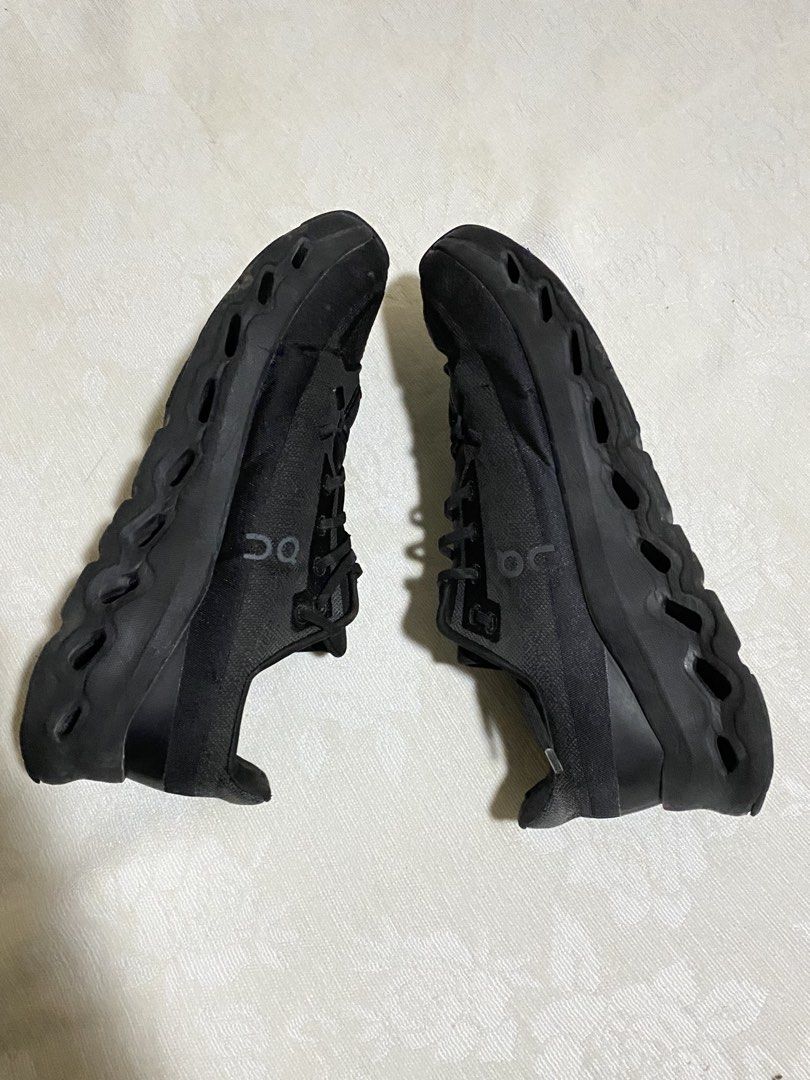 On Cloudmonster Swiss Engineering Running Shoes Black (Category: Sneakers) located in Barobo. Submitted by sonogonggr22560 (Listing ID 1470507479, Image 3). Description: - Brand: On Running - Model: Cloudmonster - Color: All Black - Swiss engineering with massive cushioning and hollow pods - Breathable mesh upper with signature On logo - Heavily contoured midsole for superior comfort - Ideal for running and daily walks - Includes original laces.