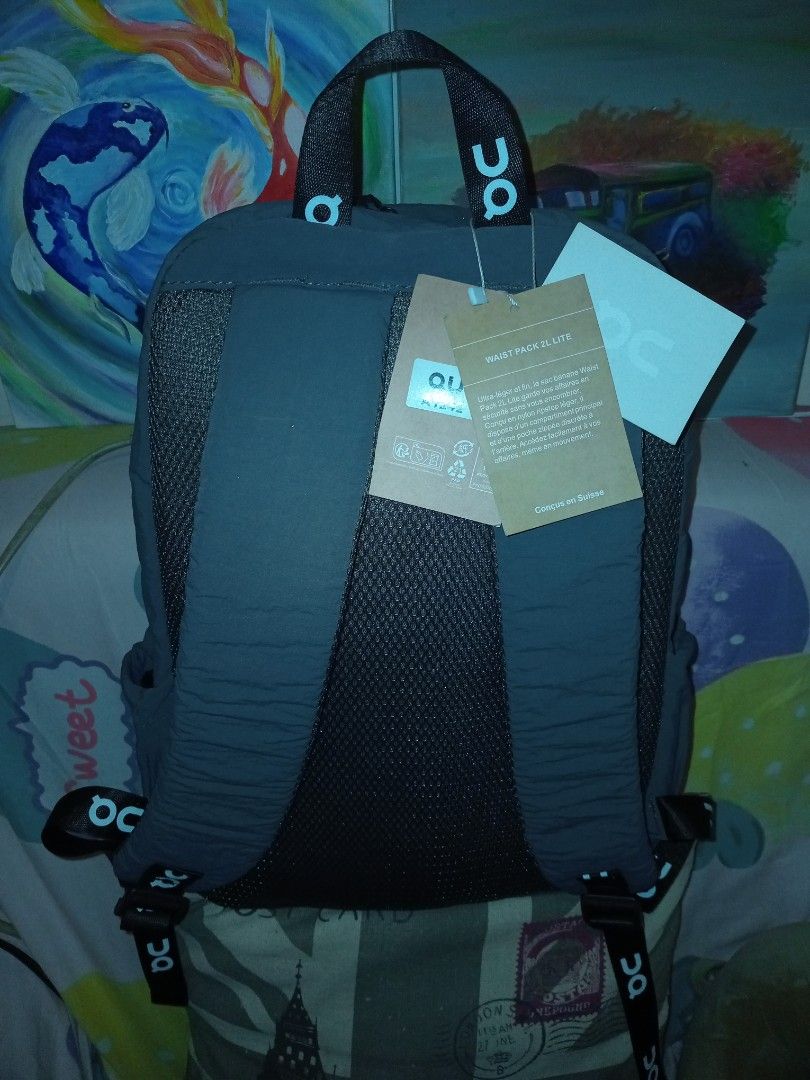 On Running Waist Pack 2L Lite Grey Backpack (Category: Belt bags, Clutches and Pouches) located in Rodriguez. Submitted by maycol (Listing ID 1470369741, Image 2). Description: - Brand: On Running - Model: Waist Pack 2L Lite - Color: Grey with white On logo on front and strap ends - Condition: Brand new with original paper tags attached - Comfort & Fit: Breathable mesh back panel with adjustable straps - Storage: Convenient zippered front pocket 