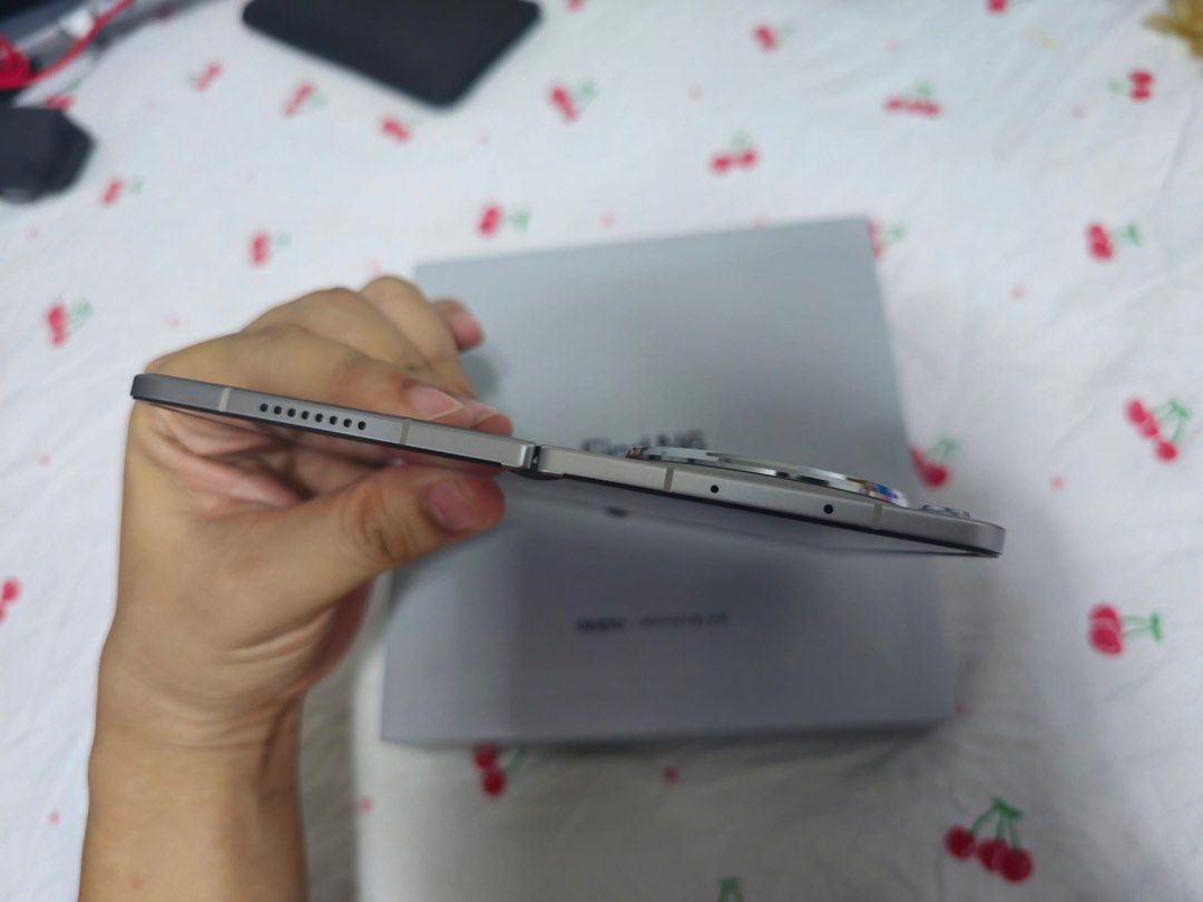 Oppo Fine N6 16/512 Global (Category: OPPO) located in Makati City. Submitted by bowie33 (Listing ID 1470371207, Image 2). Description: Oppo Find N6 Fold Phone Global 16/512GB Bought Last March No Issues No Repair History Complete Package with Unused Charger Open for Trade 77k Only Location and Meet up BGC / GUADALUPE MAKATI.
