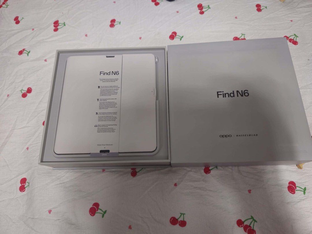 Oppo Fine N6 16/512 Global (Category: OPPO) located in Makati City. Submitted by bowie33 (Listing ID 1470371207, Image 3). Description: Oppo Find N6 Fold Phone Global 16/512GB Bought Last March No Issues No Repair History Complete Package with Unused Charger Open for Trade 77k Only Location and Meet up BGC / GUADALUPE MAKATI.