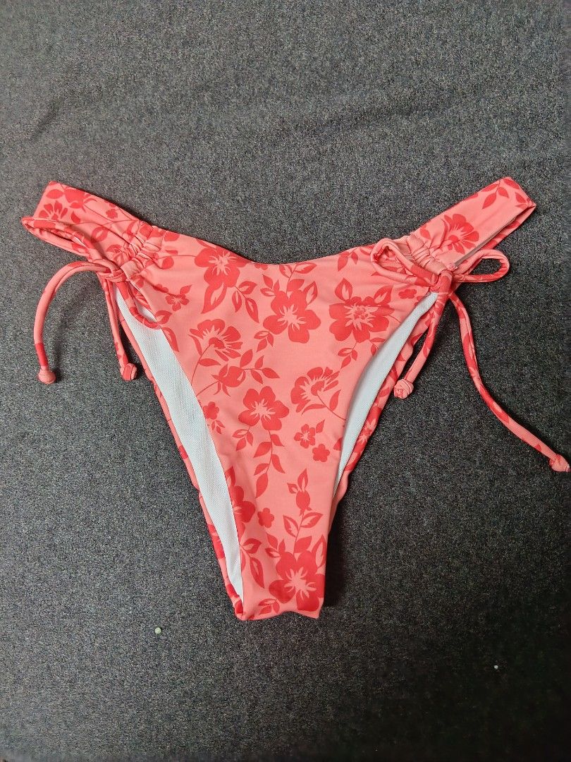 Orange Floral Bikini (Category: Bikinis & Swimsuits) located in Manila. Submitted by babymango25 (Listing ID 1470489272, Image 2). Description: -Front rutched (Bikini top) -Side rutched (Bikini bottom) -Padded -Adjustable strap CAN FIT XS-SMALL.