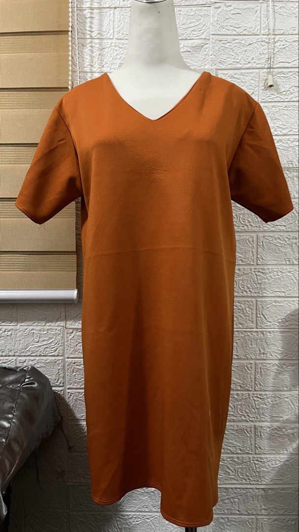 Orange V-Neck Dress (Category: Dresses) located in Cavite. Submitted by aureabiazon (Listing ID 1470359145, Image 1). Description: Size: Medium-Large MOP: gcash MOD: j&t or lalamove pm nalang po for more info🤗💗.