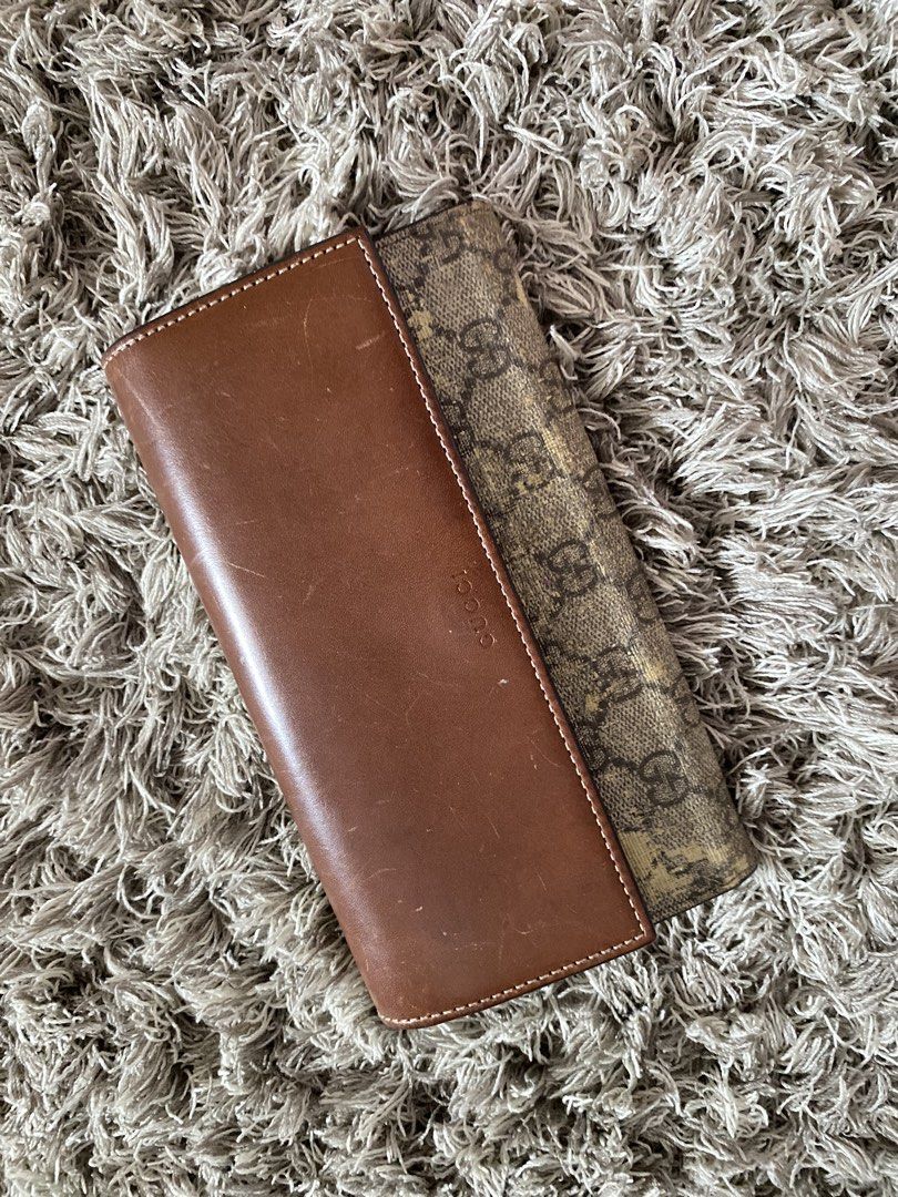 Orig gucci long wallet (Category: Luxury Bags & Wallets) located in Tagum. Submitted by amarasluxbag (Listing ID 1470403095, Image 2). Description: Need repaint Super ganda at linis pa ng compartments sa loob Issue print nya .