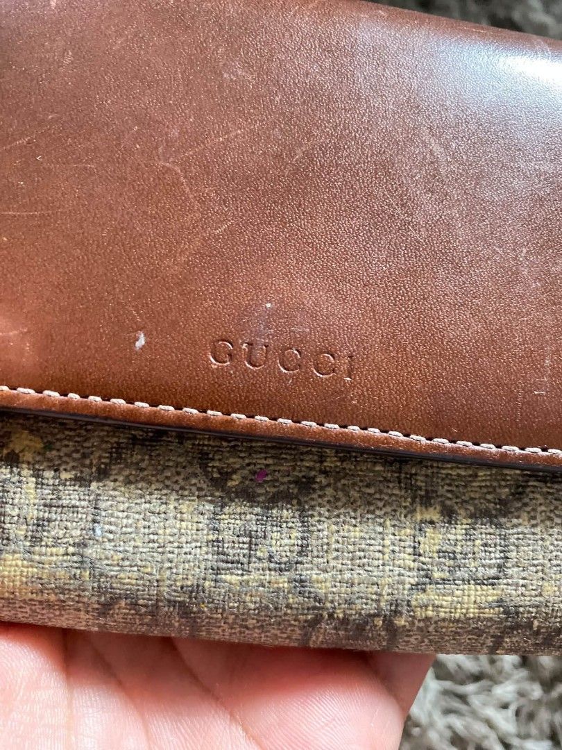 Orig gucci long wallet project (Category: Luxury Bags & Wallets) located in Tagum. Submitted by luxbagelyas (Listing ID 1470524996, Image 2). Description: super ganda pa compartment malinis ang pina ka issue neto is yong print nya at sa flap dumikit ang print no crcaks super tibay pa ipa repaint nyo na lang kasi nag expire na yong paint nya.