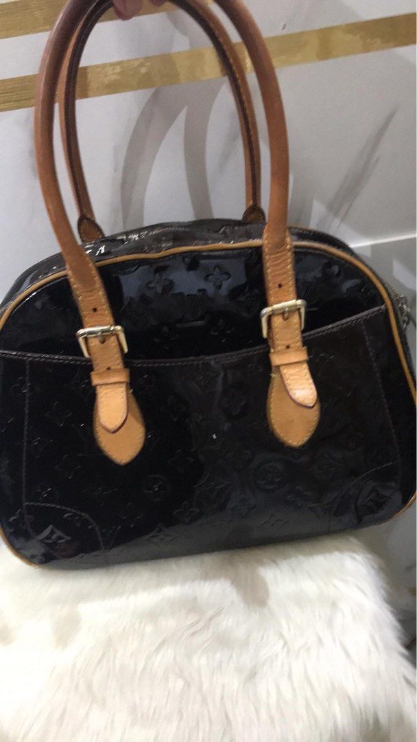 ORIG LV Vernis handbag (Category: Luxury Apparel) located in Manila. Submitted by calmforest-007b69 (Listing ID 1470368975, Image 1). Description: .