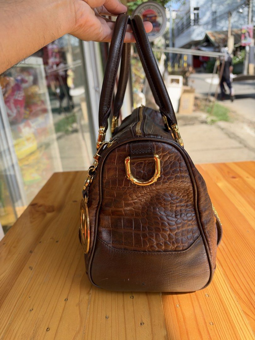 Orig metro rare (Category: Shoulder Bags) located in Cagayan de Oro. Submitted by negosyantesibengineer (Listing ID 1470399883, Image 3). Description: .