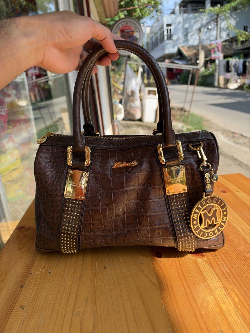 Orig metro rare (Category: Shoulder Bags) located in Cagayan de Oro. Submitted by negosyantesibengineer (Listing ID 1470399883, Image 1). Description: .