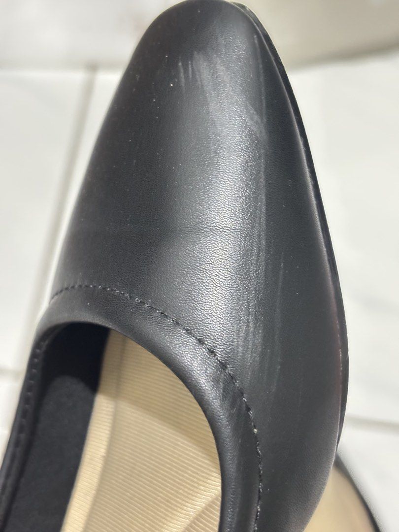 Orig MICHAELA Black Block Heel Pumps Size 37 (Category: Heels) located in Tarlac. Submitted by alxckretdump (Listing ID 1470194423, Image 3). Description: - Brand: MICHAELA - Style: Classic closed-toe black block heel pumps - Size: 37 (marked on inner lining) - neutral beige insoles with brand logo - Condition: Clean soles, minimal signs of handling - Ideal for: Office wear, job interviews, and formal events 📌 No COD 📌 negotiatiable 📌 gcash/ma
