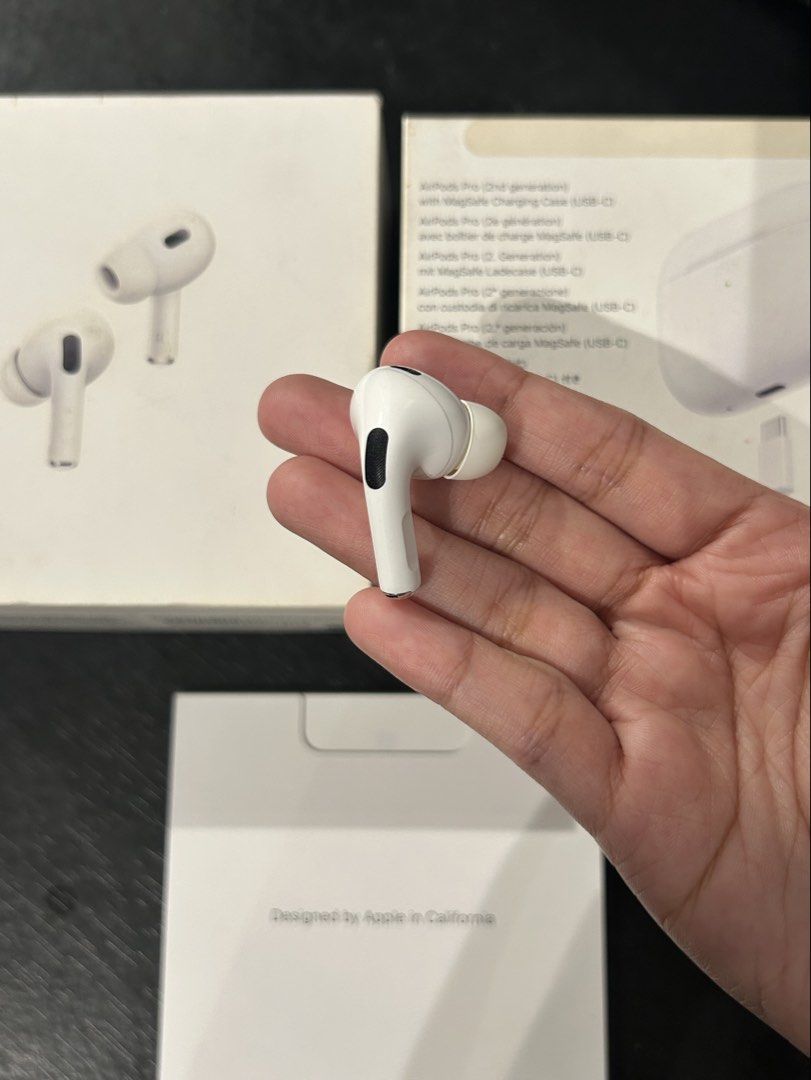 Original Airpods Pro 2 TYPE C (RIGHT POD ONLY) (Category: Earphones) located in Caloocan City. Submitted by aj_theaa (Listing ID 1470536851, Image 3). Description: Selling Airpods Pro 2 TYPE-C RIGHT POD ONLY. ₱2,800 FIXED * 100% Original Apple Airpods * will send the serial number for interested buyers. * Perfectly working, no hidden issues. * please make sure that your unit is original. Shipping: Lalamove and LBC. can do meet up at sm fairview o
