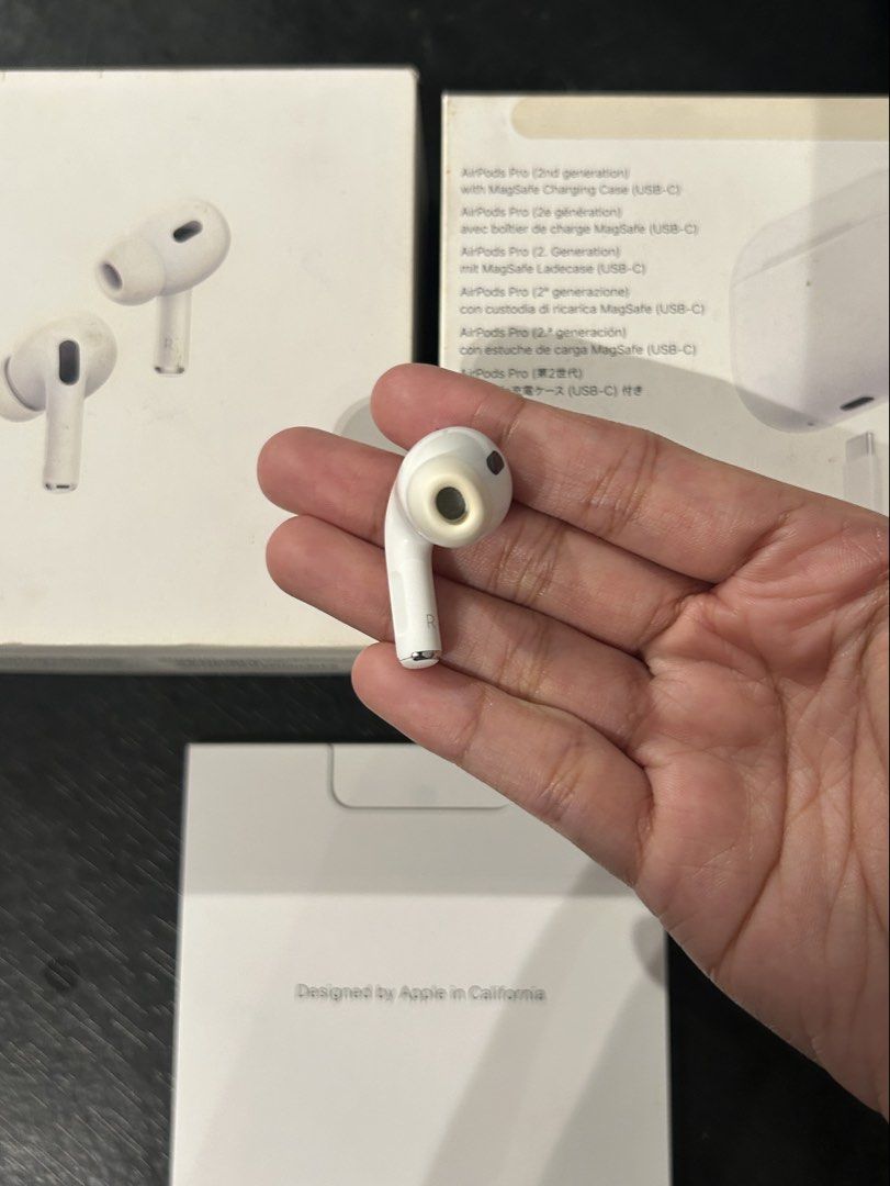 Original Airpods Pro 2 TYPE C (RIGHT POD ONLY) (Category: Earphones) located in Caloocan City. Submitted by aj_theaa (Listing ID 1470536851, Image 2). Description: Selling Airpods Pro 2 TYPE-C RIGHT POD ONLY. ₱2,800 FIXED * 100% Original Apple Airpods * will send the serial number for interested buyers. * Perfectly working, no hidden issues. * please make sure that your unit is original. Shipping: Lalamove and LBC. can do meet up at sm fairview o