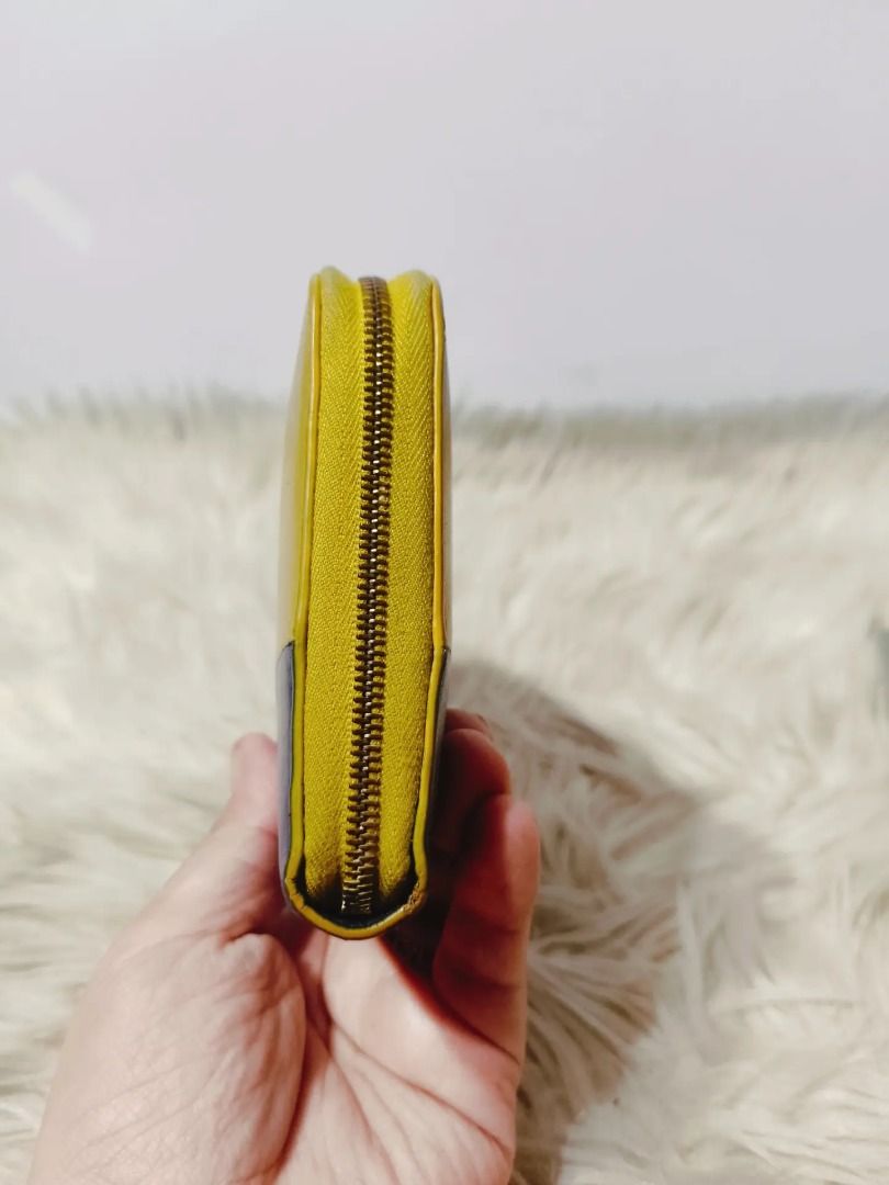 Original CÉLINE Long wallet (Category: Shoulder Bags) located in Cabuyao City. Submitted by your____lux____shop (Listing ID 1470530164, Image 3). Description: Sale❗️Sale❗️Sale❗️ Original Céline Preloved Mustard/Navy Blue Long wallet Pure genuine leather 📌First to pay!.