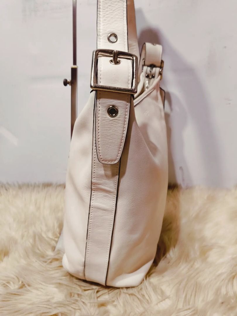 Original COACH bag (Category: Tote Bags) located in Cabuyao City. Submitted by your____lux____shop (Listing ID 1470522921, Image 3). Description: Sale❗️Sale❗️Sale❗️ ₱ 1,699 Original COACH Vintage Medium Pure genuine leather 📌First to pay!.