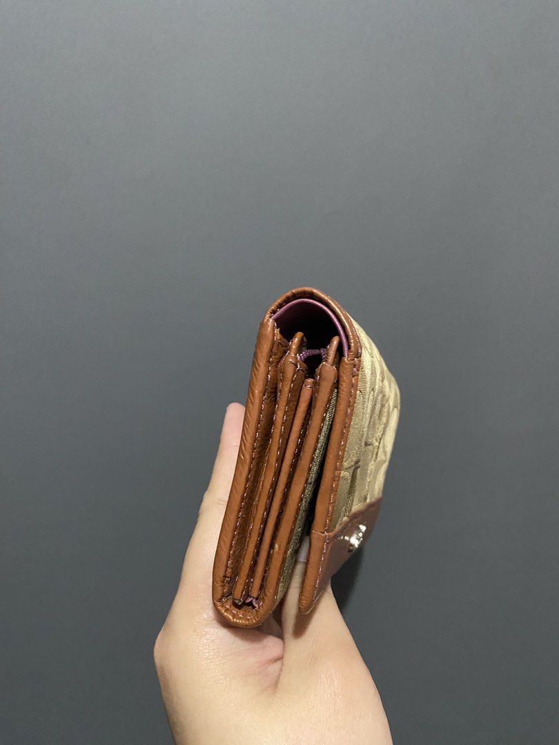 Original coach wallet (Category: Luxury Bags & Wallets) located in Batangas. Submitted by bagstolove2.0 (Listing ID 1470358080, Image 2). Description: .