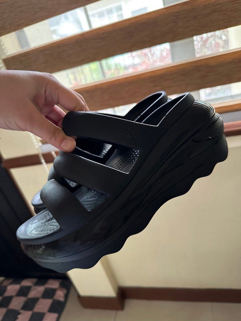 Original Crocs mega crush W7 Like New (Category: Sandals) located in Santo Tomas. Submitted by chinaras (Listing ID 1470359814, Image 2). Description: 💯Original Slightly used Size W7 runs big Available in 2 colors Get both for 3500 Get each for 1990 📍Sto Tomas Batangas Pickup/shipping.