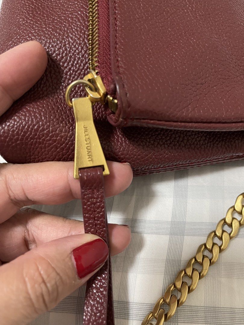 Original Jill Stuart Sling (Category: Cross-body Bags) located in Bacoor. Submitted by prelovediswelloved (Listing ID 1470379762, Image 3). Description: Original Jill Stuart from Korea - looks new 9.5 rate - very minimal sign of usage if there's any - no flaws, brass gold chain and hardwares no tarnish or fadings. 📌LAST PRICE POSTED👍 ❌ NO TO LOW BALLERS❌.