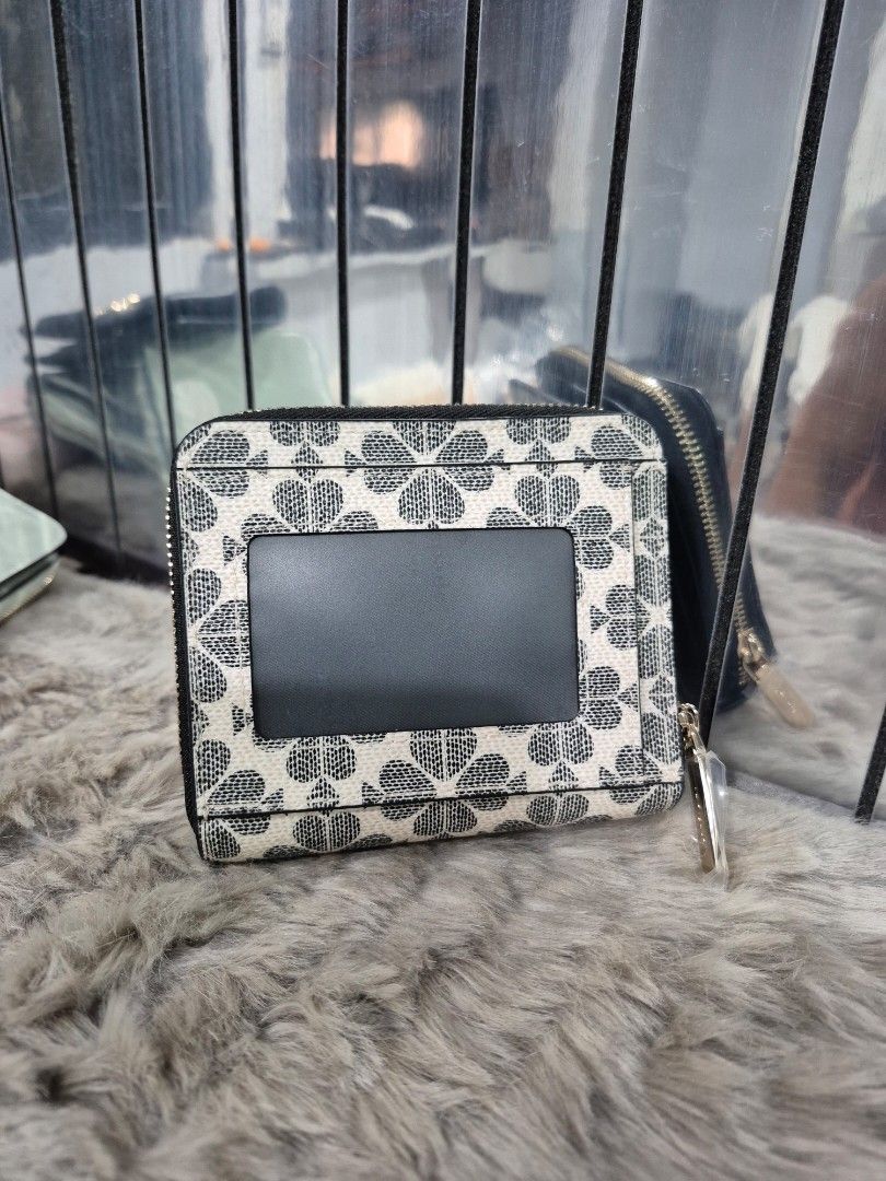 Original Kate Spade Wallet (Category: Wallets & Card holders) located in Cavite. Submitted by chaellebrandsluxe (Listing ID 1470449151, Image 2). Description: Selling low,no inclusions what you see is what you get LP Posted already.