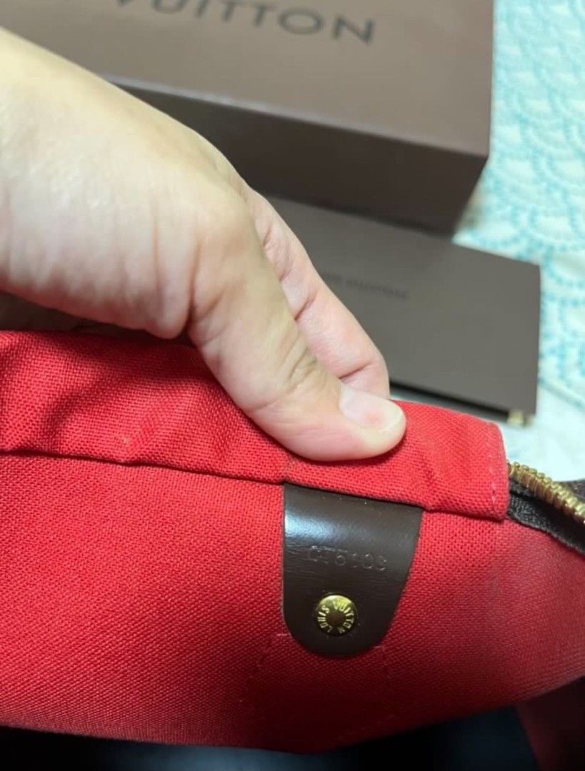Original LV Speedy 30 (Category: Tote Bags) located in Manila. Submitted by thebageditph (Listing ID 1470352043, Image 3). Description: 👜 LOUIS VUITTON DAMIER EBENE BAG – FOR SALE 💰 Selling Price: ₱48,000 Elegant and timeless Louis Vuitton checkerboard canvas bag in the classic Damier Ebene pattern. A versatile piece that is perfect for everyday use or special occasions. ✨ Inclusions: - Louis Vuitton bag - Shoulder strap - Lock and key - Dust b