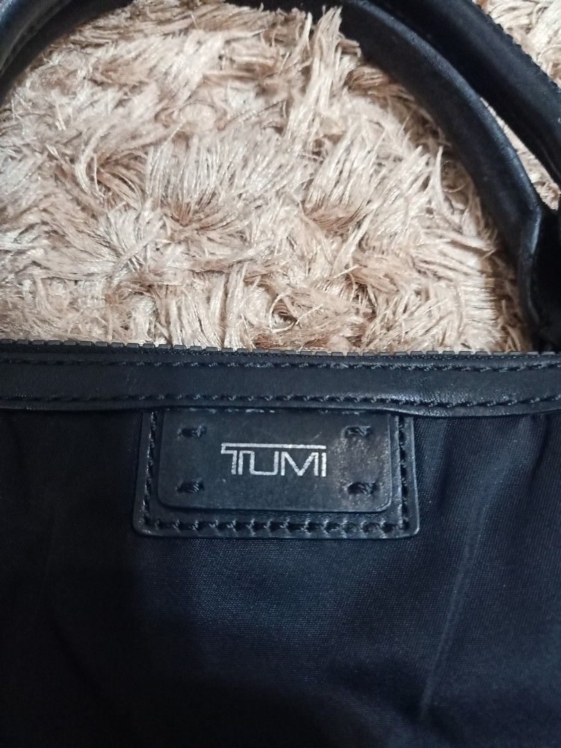Original tumi messenger bag (Category: Sling Bags) located in Binmaley. Submitted by fashionluxury058 (Listing ID 1470521033, Image 3). Description: original tumi messenger bag in very good condition size: medium to large color black unisex.