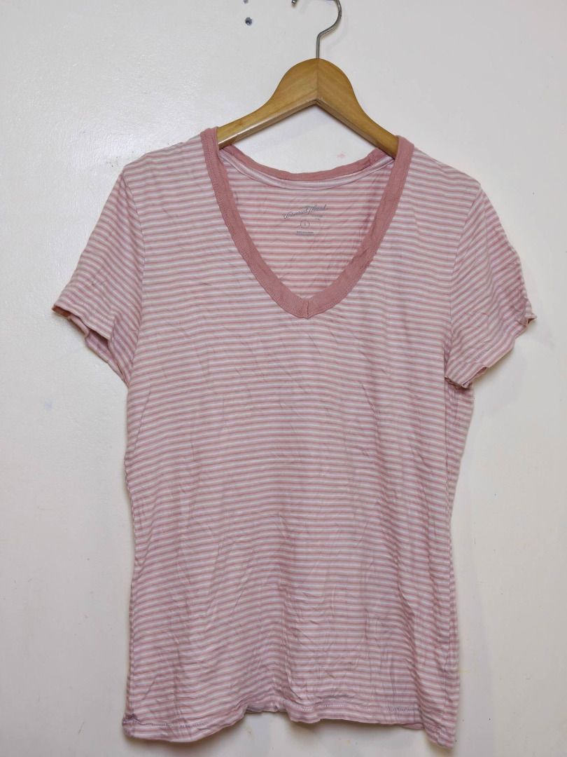 ORIGINAL Universal Thread Pink Striped V-Neck Tee (Category: Shirts) located in Morong. Submitted by katiesmodernthrift (Listing ID 1470537256, Image 3). Description: Universal Thread Pink Striped V-Neck Tee (Size Small) Description: Authentic Universal Thread Goods Co. (US Brand from Target) women's short-sleeve V-neck t-shirt in a beautiful dusty-rose/pink and white horizontal micro-stripe pattern. ✨ FEATURES & DETAILS: • Brand: Universal Threa