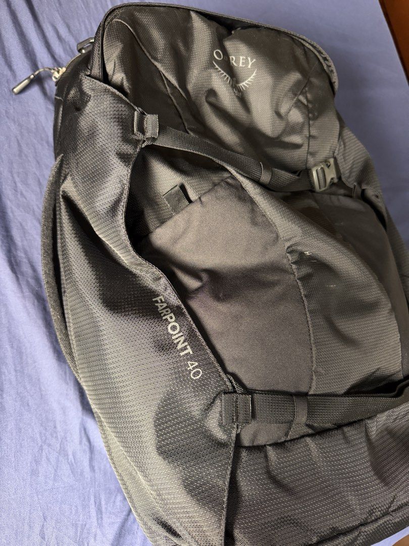 Osprey Farpoint 40 Travel Backpack (Category: Backpacks) located in Quezon City. Submitted by samdolor (Listing ID 1470404085, Image 2). Description: Brand: Osprey Farpoint 40 Travel Backpack Color: Dark Grey Condition: Used only once Rfs: Medyo malaki for me.