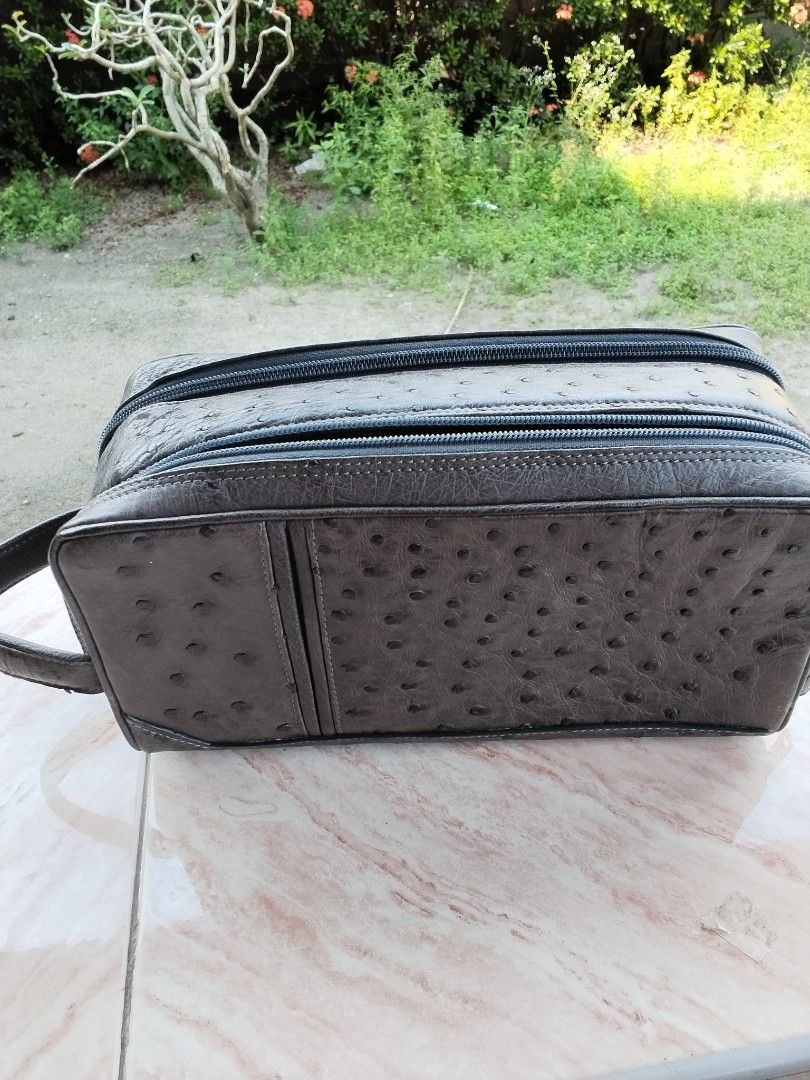Ostrich genuine leather pouch (Category: Purses & Pouches) located in Lubao. Submitted by sofiangel (Listing ID 1470418059, Image 1). Description: .
