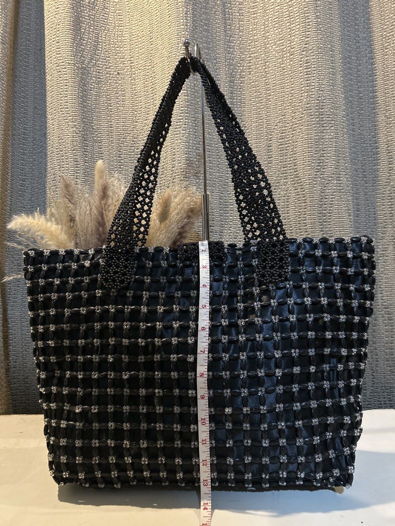 OTG Black n White Beaded Totebag (Category: Tote Bags) located in Quezon City. Submitted by collsan (Listing ID 1470445716, Image 3). Description: .