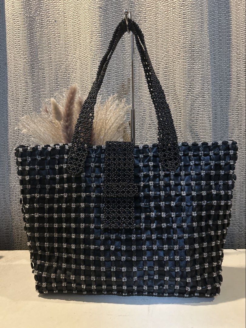 OTG Black n White Beaded Totebag (Category: Tote Bags) located in Quezon City. Submitted by collsan (Listing ID 1470445716, Image 1). Description: .