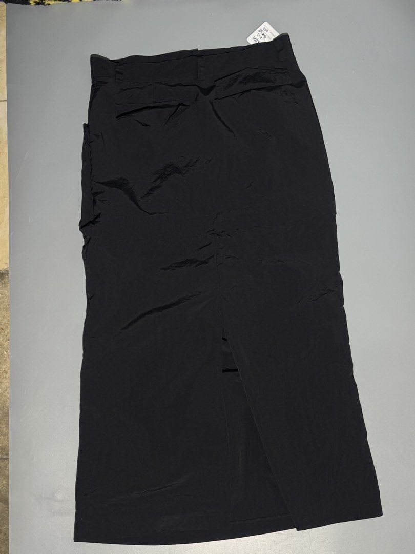 Outdoor skirt (Category: Skirts) located in Las Pinas. Submitted by weryouat (Listing ID 1470456153, Image 2). Description: Generic Outdoor Skirt 2in 1🚨🚨🚨 Asia Small 2in 1 short and long skirt convertible Light polyester 28"waist 17" width 13" length short skirt 32" length long skirt 650 only MOP BPI/GCASH SHIP VIA J&T/Lalamove PAYMENTS FIRST POLICY LAS PINAS📍.
