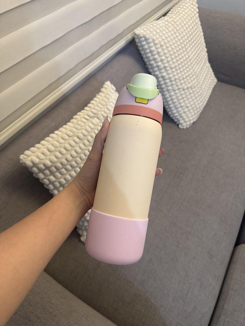 Owala 32oz water bottle w/ boot original (Category: Water Bottles & Tumblers) located in Manila. Submitted by namiskyumi (Listing ID 1470491546, Image 1). Description: - good as new - rfs: upgraded to 40oz tumbler - so cute in personal - limited edition color .