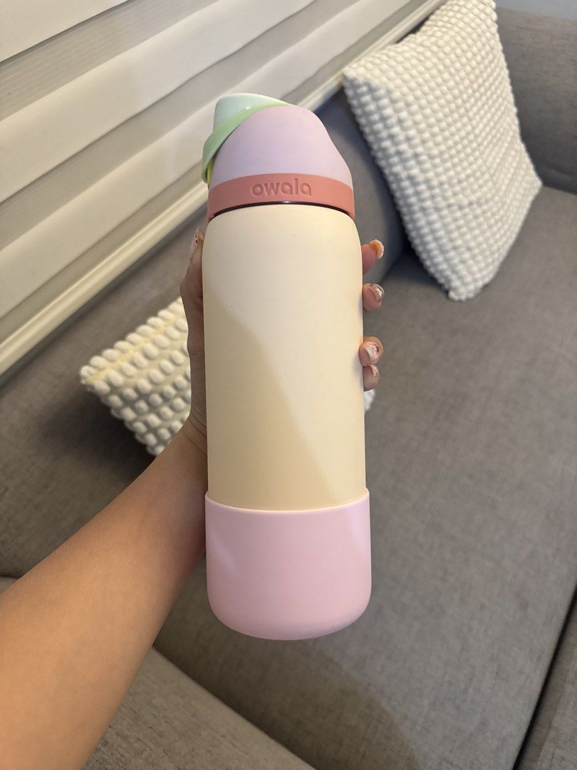 Owala 32oz water bottle w/ boot original (Category: Water Bottles & Tumblers) located in Manila. Submitted by namiskyumi (Listing ID 1470491546, Image 2). Description: - good as new - rfs: upgraded to 40oz tumbler - so cute in personal - limited edition color .
