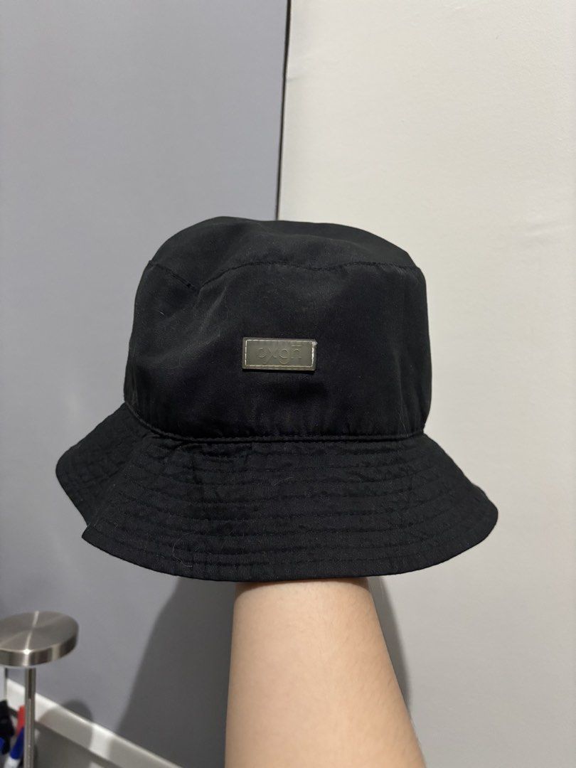 OXGN Black Bucket Hat One Size (Category: Caps & Hats) located in Manila. Submitted by aysshxx (Listing ID 1470475877, Image 1). Description: - Brand: OXGN - Color: Solid black with a grey front logo patch - Size: One size fits all - Material: Clean and well-maintained basic streetwear accessory - Origin: Made in the Philippines - Care Instructions: Hand wash only, tumble dry low, hang to dry, do not iron.